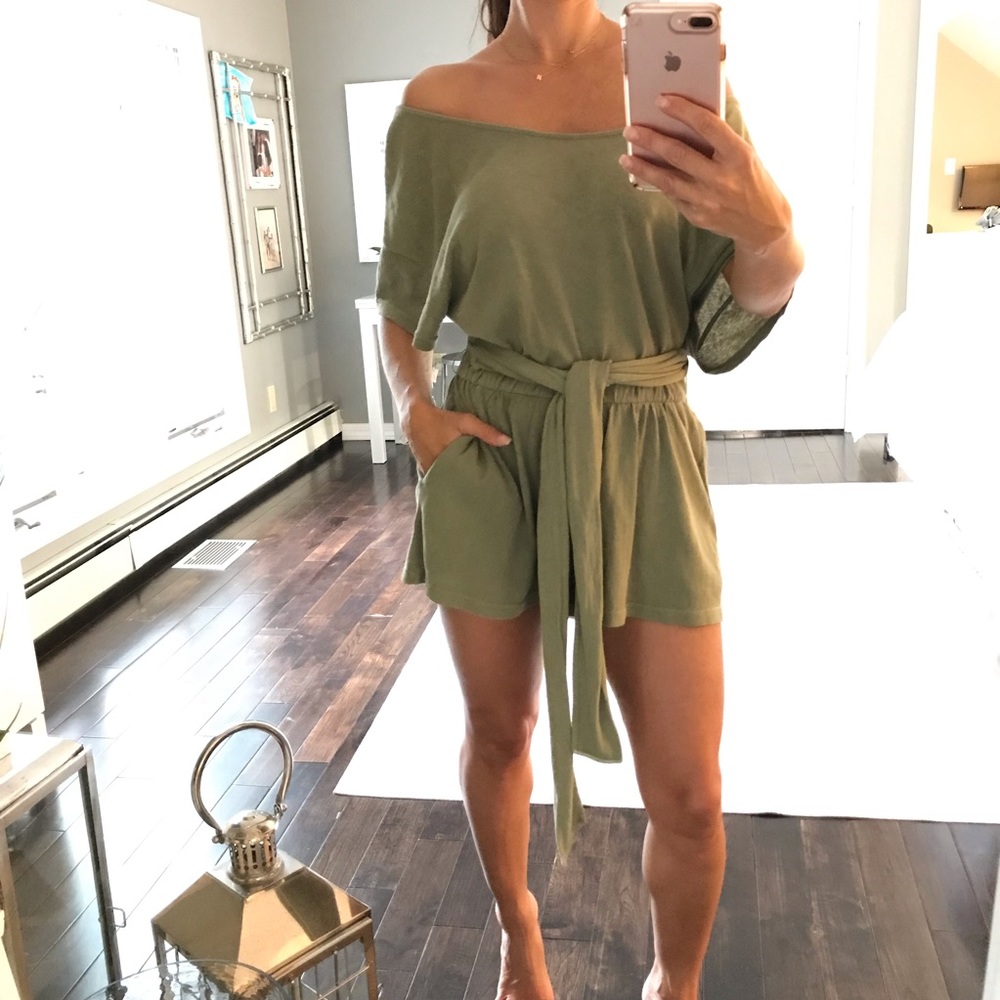 Free People green open back tie shorts romper XS